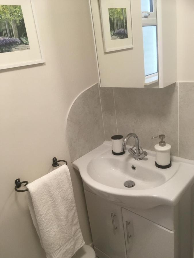 Cute Self-Contained Guest Room With Ensuite And Private Decked Porch In Glastonbury Eksteriør billede