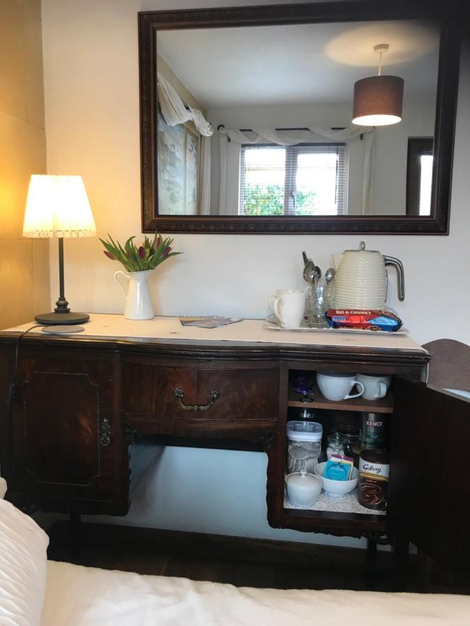 Cute Self-Contained Guest Room With Ensuite And Private Decked Porch In Glastonbury Eksteriør billede